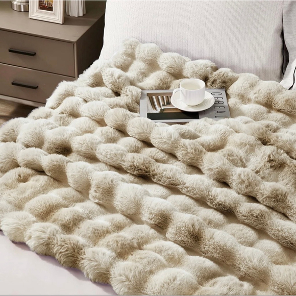 Haalan Faux Rabbit Fur Blanket – 60x80 Reversible Throw - Picture 2 of 8